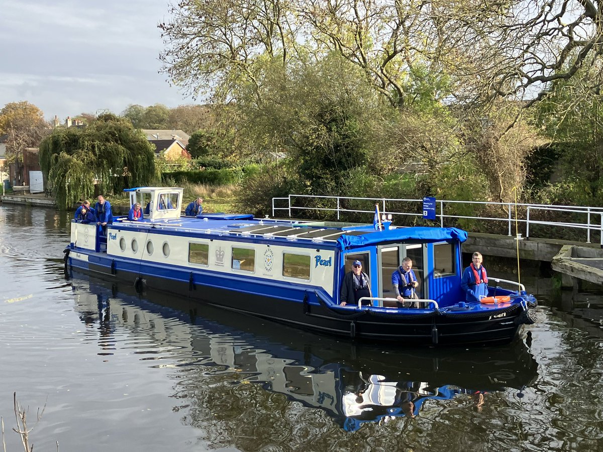 EthelBarge's tweet photo. A cold &amp; cloudy start to the 2nd Pearl familiarisation trip yesterday but we were rewarded with glorious autumnal sunshine! Everyone got a turn to steer the barge on both electric &amp; diesel power with lots of investigating the new facilities.
#pearlsprogress #LifesBetterByWater https://t.co/RUI9alS8sV