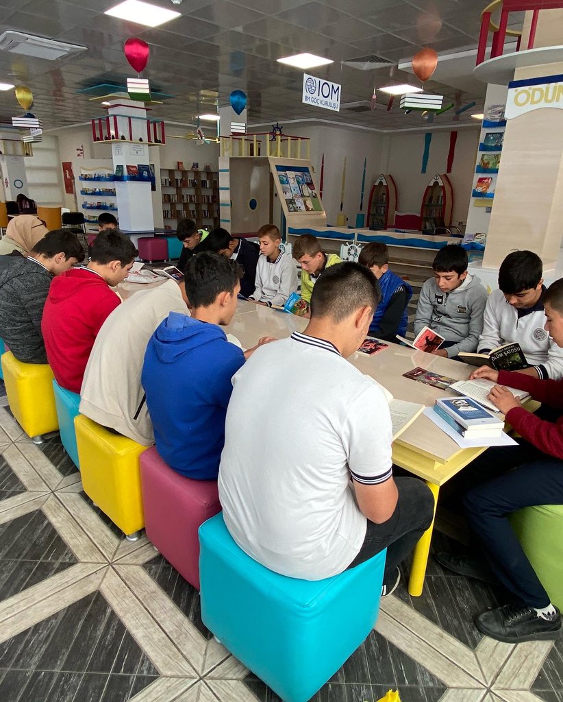 hhakdoganmtal's tweet photo. Nizip 3. Kitap Fuarı sonrası Millet Bahçesi Çocuk Kütüphanesinde Okuma saati düzenledik. #benokuyorumgaziantepokuyor #okumanınyerisaatiyok @eesrayzc @gul_davut @yasintepe @NizipilceMEM @Nizipmemproje @Cgnde @Magir99 @M_A_Tiryakioglu https://t.co/Cp1Jm0EXxe