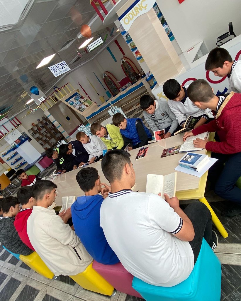 hhakdoganmtal's tweet photo. Nizip 3. Kitap Fuarı sonrası Millet Bahçesi Çocuk Kütüphanesinde Okuma saati düzenledik. #benokuyorumgaziantepokuyor #okumanınyerisaatiyok @eesrayzc @gul_davut @yasintepe @NizipilceMEM @Nizipmemproje @Cgnde @Magir99 @M_A_Tiryakioglu https://t.co/Cp1Jm0EXxe