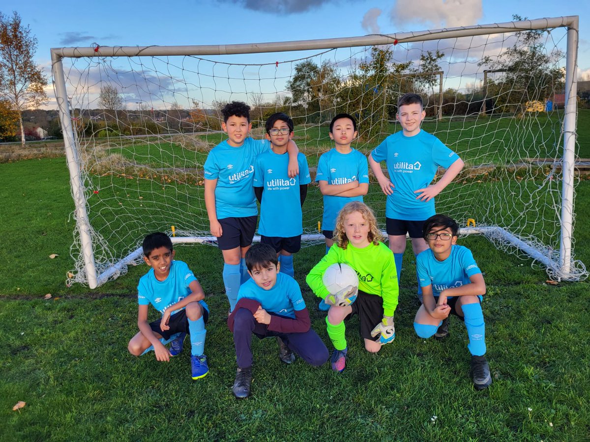 TheChadderton's tweet photo. Our Year 5 and 6 football team represented The Chadderton brilliantly in a friendly match at Medlock Valley School. They worked hard, demonstrated fantastic teamwork and played great football. @_dreambigsports @ISAschoolsnorth @Alpha_Schools https://t.co/l7IB4wuDs5