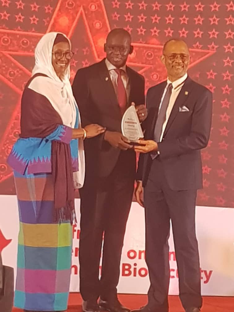 PasteurDakar's tweet photo. Congratulations to Dr Abdourahmane Sow @asow1211 for this well-deserved distinction for the remarkable work done for several years.

@lsmoh @getconsortium @ncdcgov #GETConference2021 #internationalconference #genomics #biosecurity https://t.co/7aMjcPN6Ns