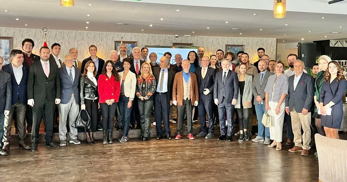 AsliErgulJ's tweet photo. Bugün, Dünya Kenti İzmir Derneği (DİDER) Danışma Kurulu olarak, İzmir Büyükşehir Belediye Başkanımız Tunç Soyer'in açılışını yaptığı tanışma kahvaltısı etkinliğinde bir araya geldik.
İzmir'i dünya kenti yapmak için çok çalışmaya kararlıyız!
#dünyakentiizmir #dider https://t.co/VN0LRYtKNI