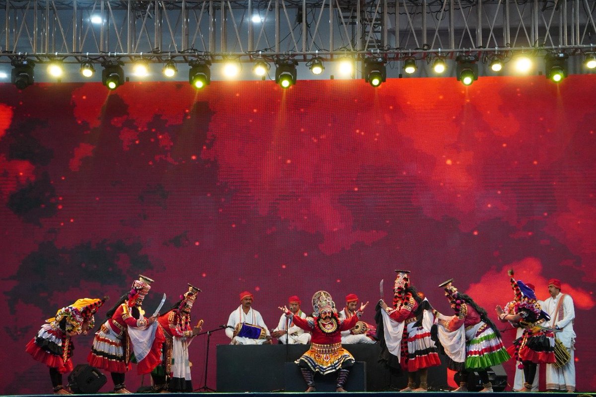 #GlobalInvestorsMeet was blessed with vibrant #jugalbandi performances by #ArunaSairam, #KaushikiChakraborty, #PurbyanChatterjee, and <a href="/AmbiSub/">Ambi Subramaniam</a> and #yakshagana performance by an all women group to mark the end of day 2 of the event. #BuildfortheWorld