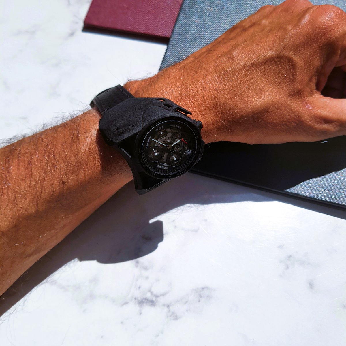 Project_O1's tweet image. 👉📷👉⌚ On the wrist #pilot 1 #chronograph
#Blackbird " 90° offset, #swiss mechanical self-winding, #carbon fusion case...
.
.
.
Project-o-concept.com / #madeinfrance / #watches #fashion #design #watchmaking #mode #innovation