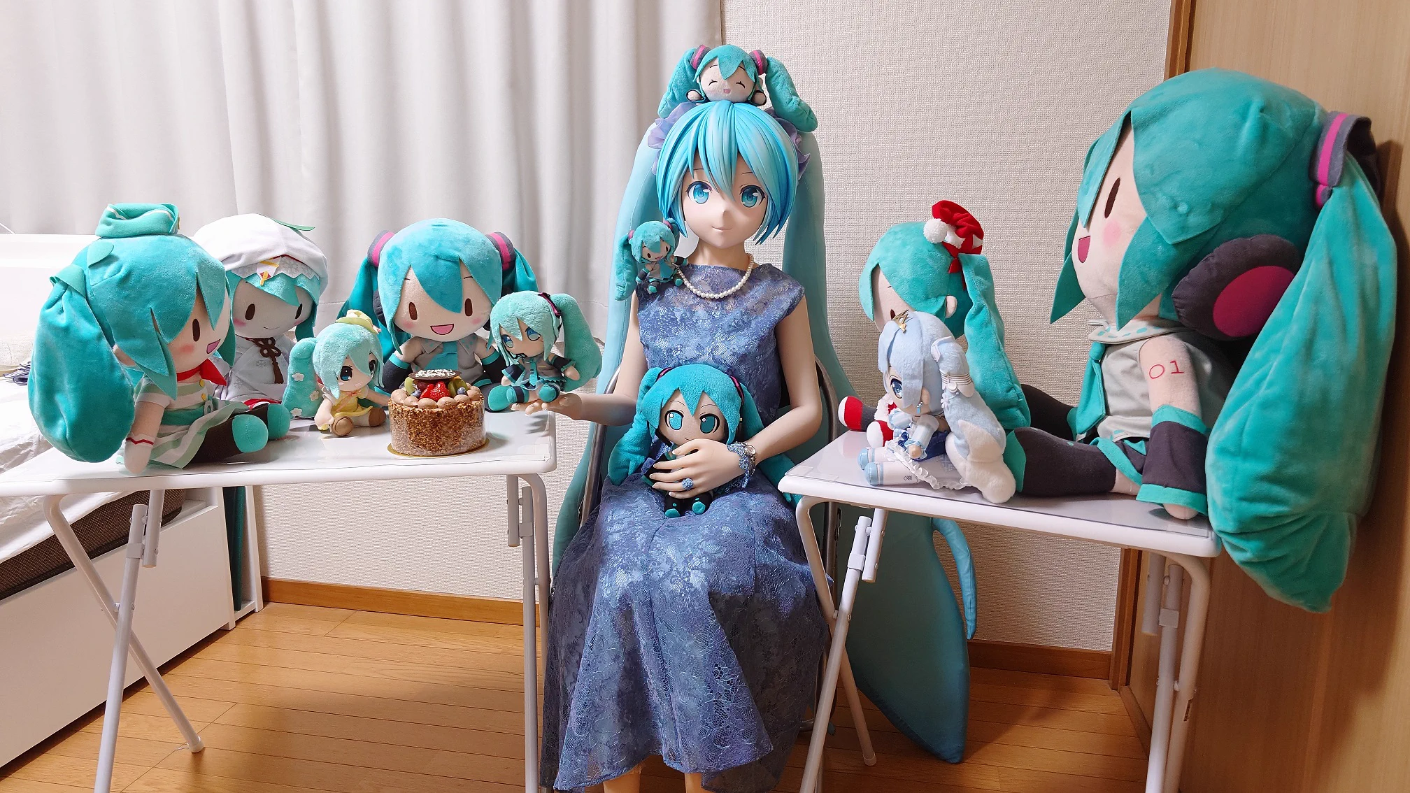 二次元キャラクターとの結婚記念日！ケーキも買って幸せそう！！