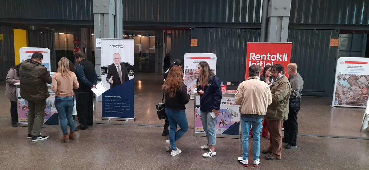 mercedesfriasm's tweet photo. Las personas participantes de @CruzRoja_Empleo ya están repartiendo Cv en nuestras empresas colaboradoras
#FeriaEmpleoCruzRoja
@CruzRojaMadrid https://t.co/iAR5mU2l9Z