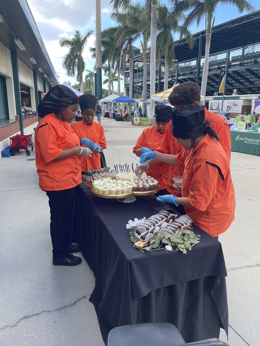 SehSeminoles's tweet photo. Culinary Club students representing at the Manatee County Expo. https://t.co/pdyMbX2sSe