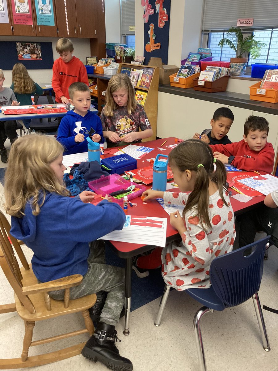 MarkhamK17's tweet photo. K and their 3rd grade buddies enjoyed creating ripped paper flags in honor of Veteran’s Day. #makeyourmark https://t.co/C4hejOplJf