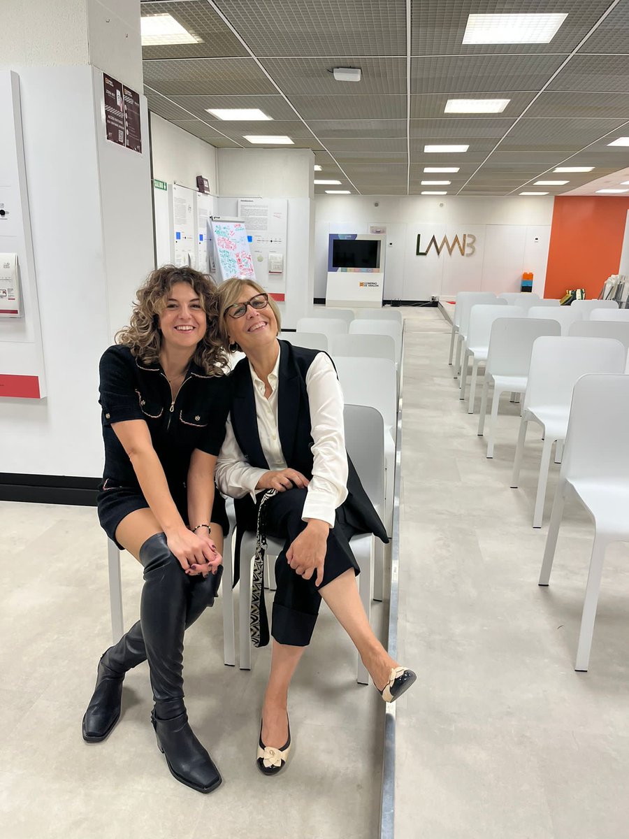 verSaenz's tweet photo. Tarde mágica la de ayer de la mano de #ComunidadAspasia en la que hablamos de experiencias de cine en femenino. Feliz de conocer a las talentosa Mercedes Gaspar y Carlota Gurpegui y compartir mesa con ellas. Gracias Ana Asensio por ser la moderadora del evento y https://t.co/q2hgA6jXiG