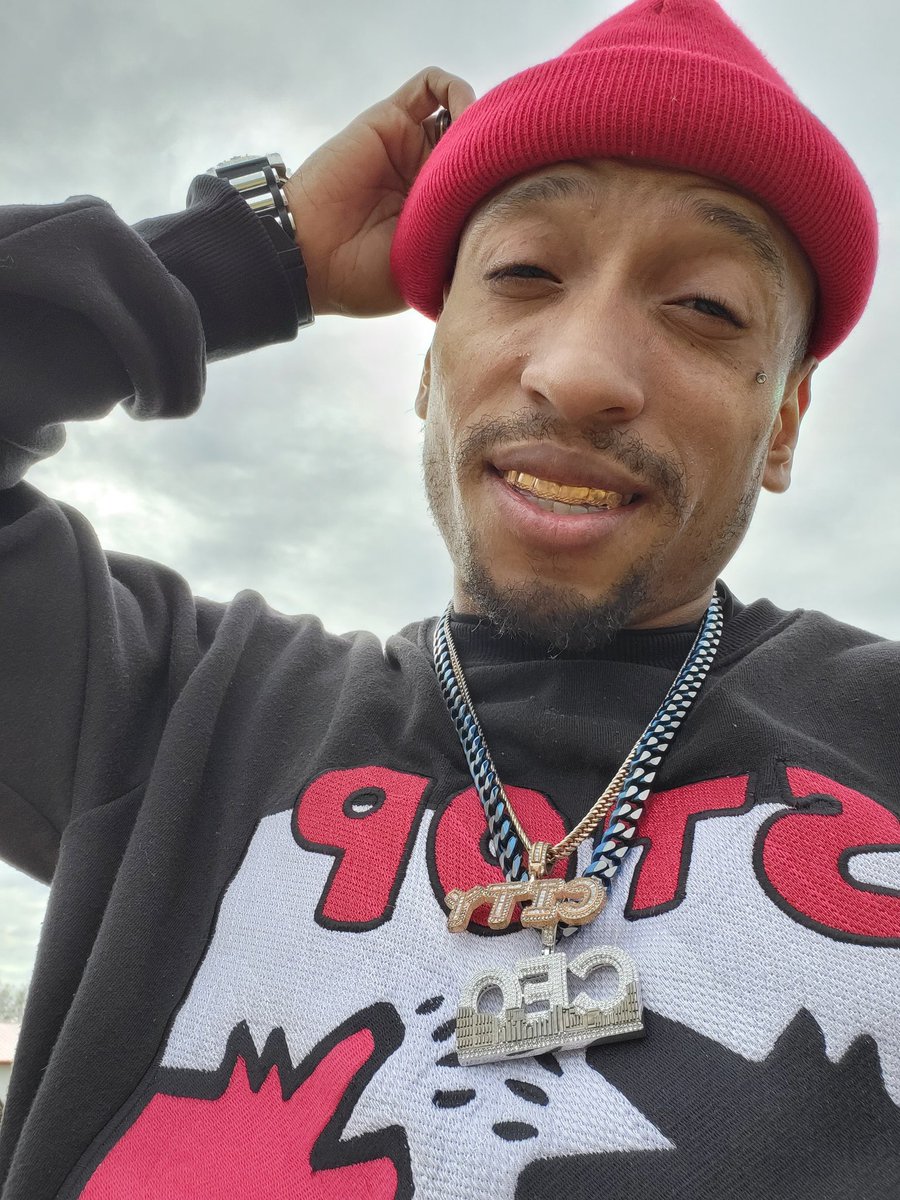 DLilcity's tweet photo. Only the real shine on a stormy day !! 💦🎚🤞🏽💯💪🏾
#CeoCity #ArtistOnTwitter #MusicIsLoveWithVibes #DaBridge #LilCity #InYoMouthRecordzz #IYM #GangWay https://t.co/oN2FJaVEBl