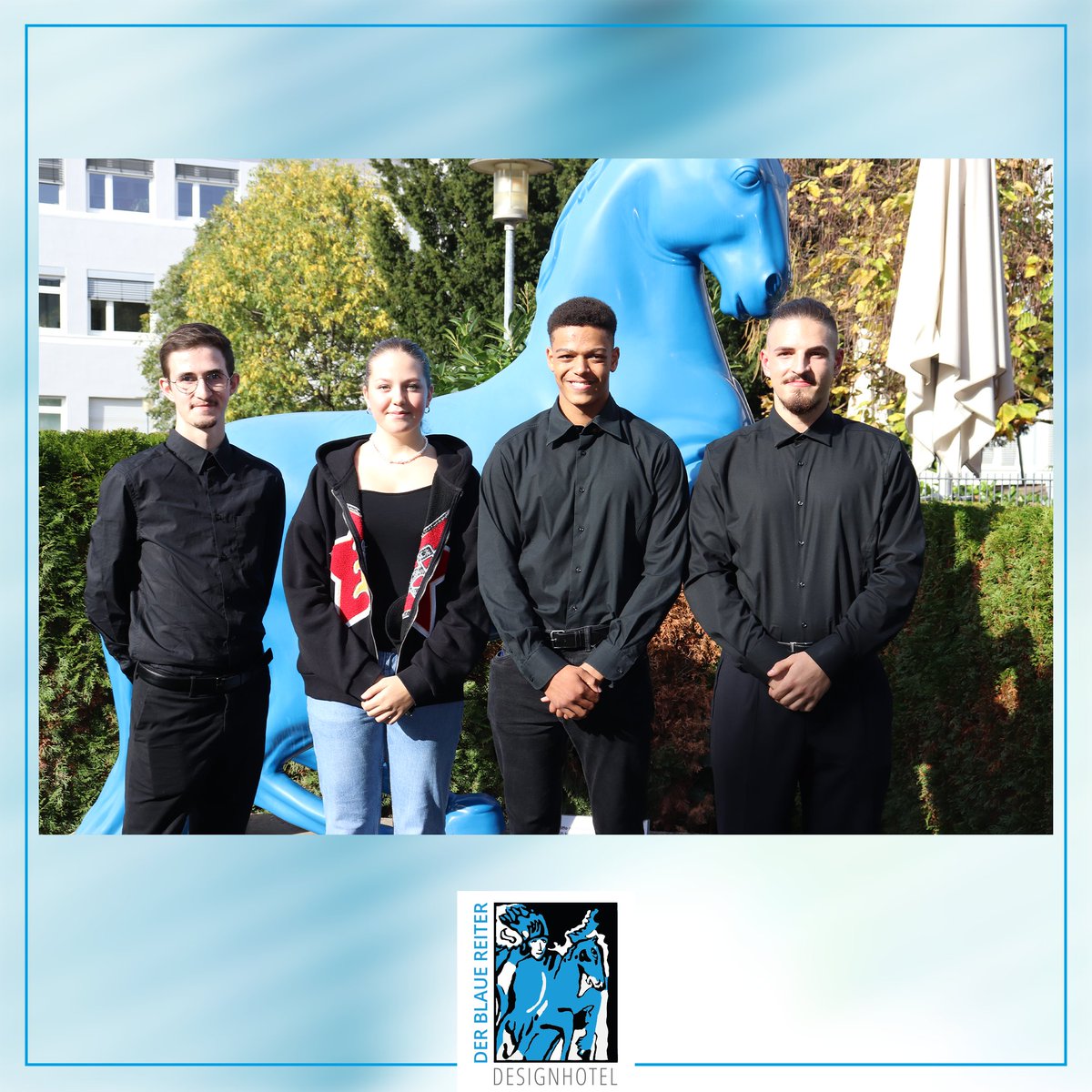 Unser Nachwuchs 😍

Voller Stolz möchten wir Euch alle unsere Azubis und dualen Studenten vorstellen. Dieses Jahr dürfen wir vier neue Gesichter in unserem Team willkommen heißen.

Wir freuen uns auf die weiteren Jahre mit Euch 🥰

Das Hotel Der Blaue Reiter-Team 💙