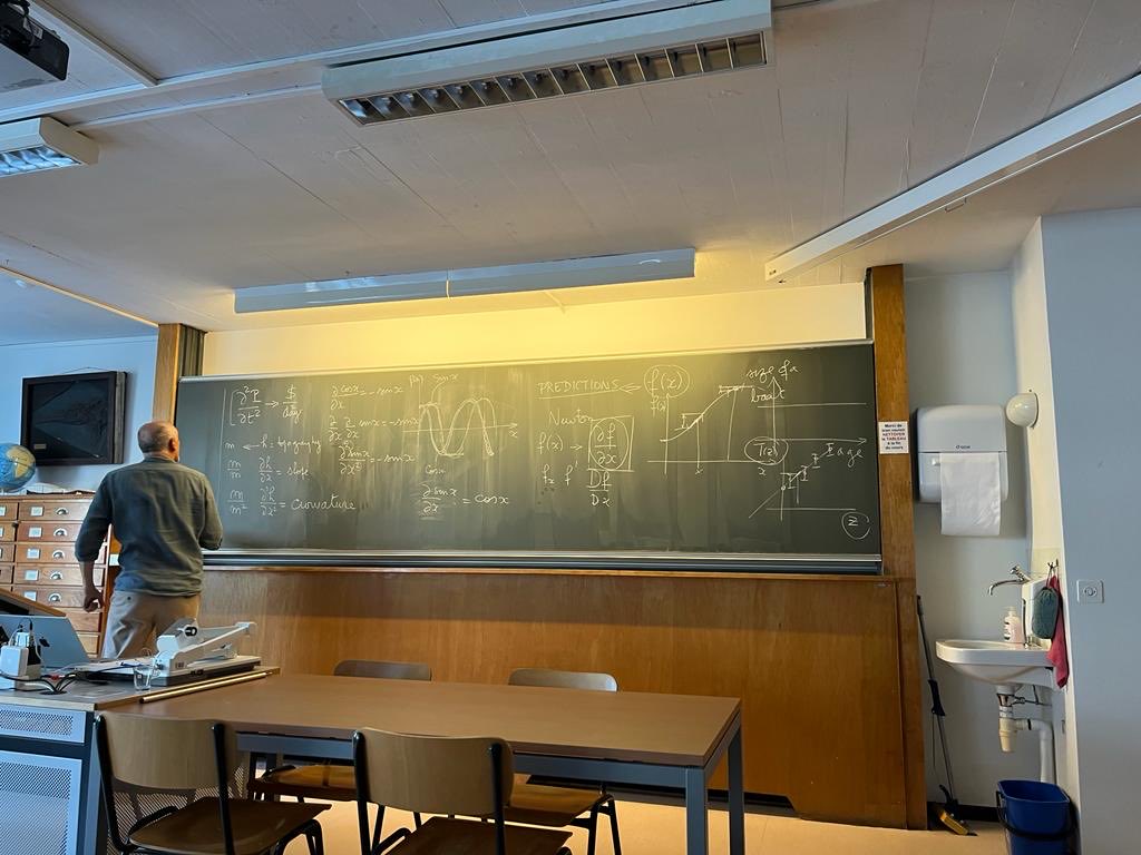 Day 13 #TGIF and last day of The Factory was ended by a mathematics for geoscientists course taught by ⁦⁦<a href="/jeanbraun_/">Jean Braun</a>⁩ from ⁦<a href="/GFZ_SurfMod/">Earth Surface Process Modelling at GFZ</a>⁩ 
He taught some fundamental maths and statistics to help ESRs with modelling landscape evolution, and analyzing their data #PhD