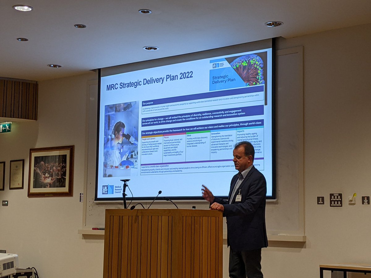 The @IdrmOxford Inaugural Symposium is finally happening. We are very lucky to have distinguished speakers such as Dr Robin Buckle from @The_MRC speaking about Advanced Therapies and the UK Regenerative Medicine Platform.