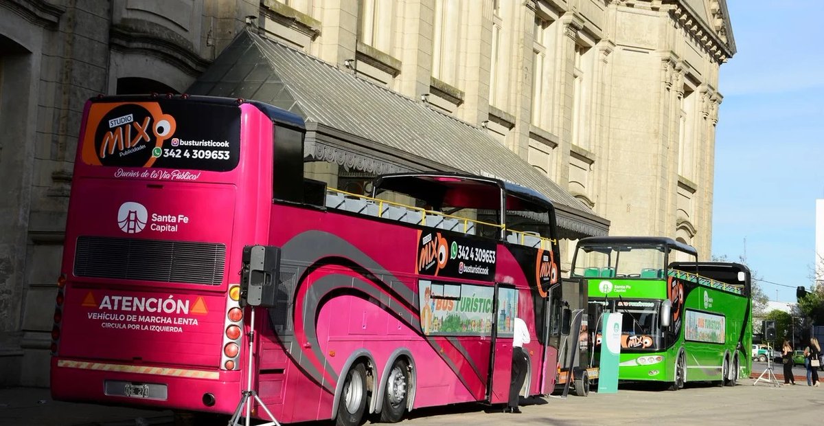 radiogolsantafe's tweet image. La ciudad de Santa Fe incorpora dos buses turísticos sin techo para recorrerla dlvr.it/ScCvRr