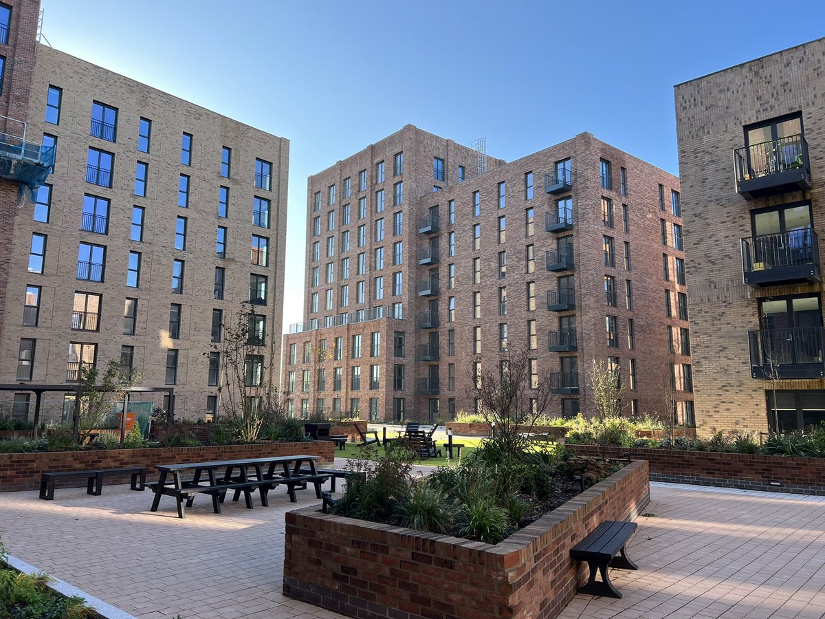 The sun is shining and Dock 5 is buzzing 🐝 ☀️ We’re delighted to be welcoming new residents to their new homes today 🏡
