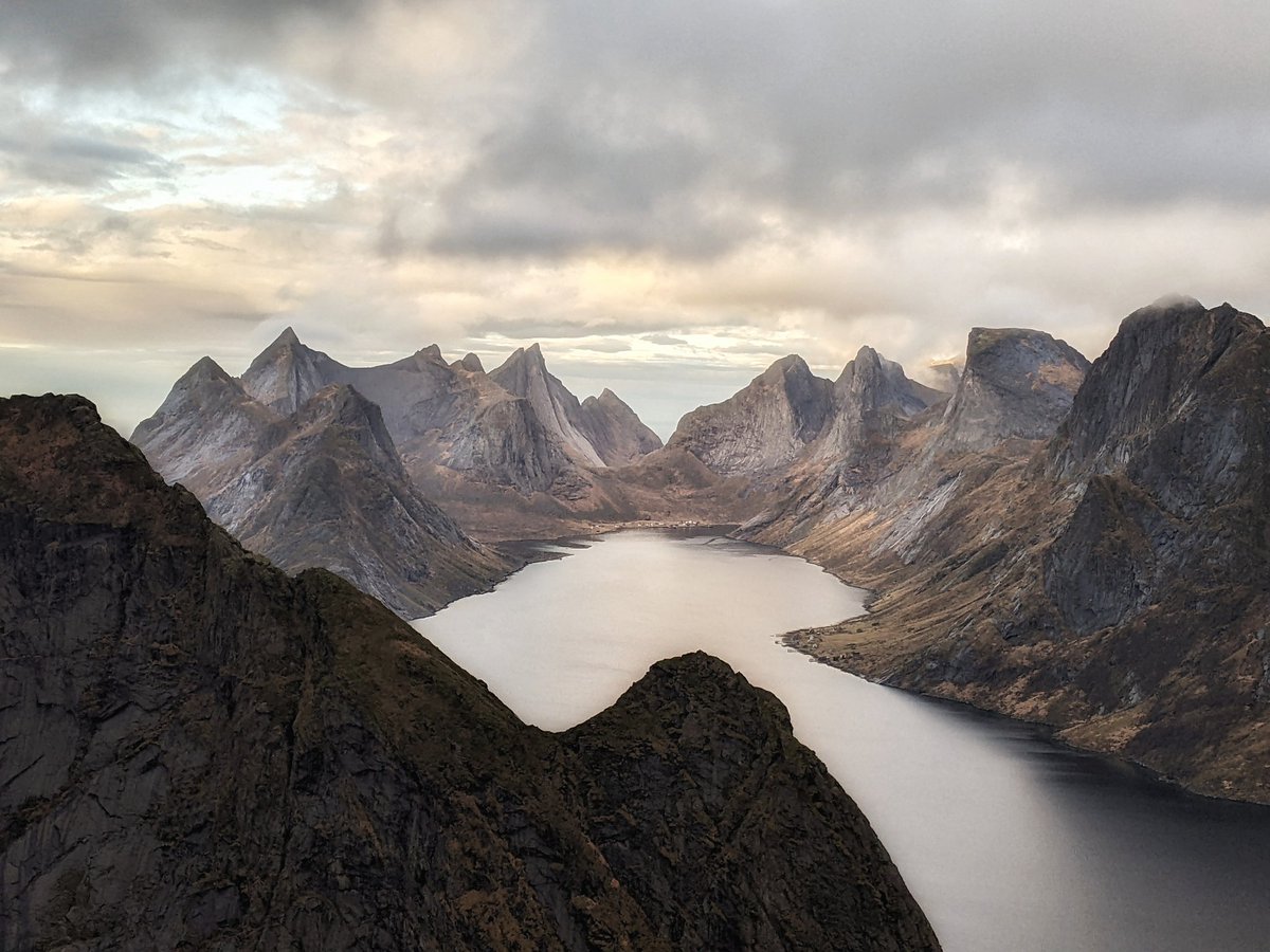 Majestic mother nature ❤️. #noorwegen #norway #norge #lofoten #reinebringen #nature #mountains #mountaineering #reizen #traveling #outdoor #happiness