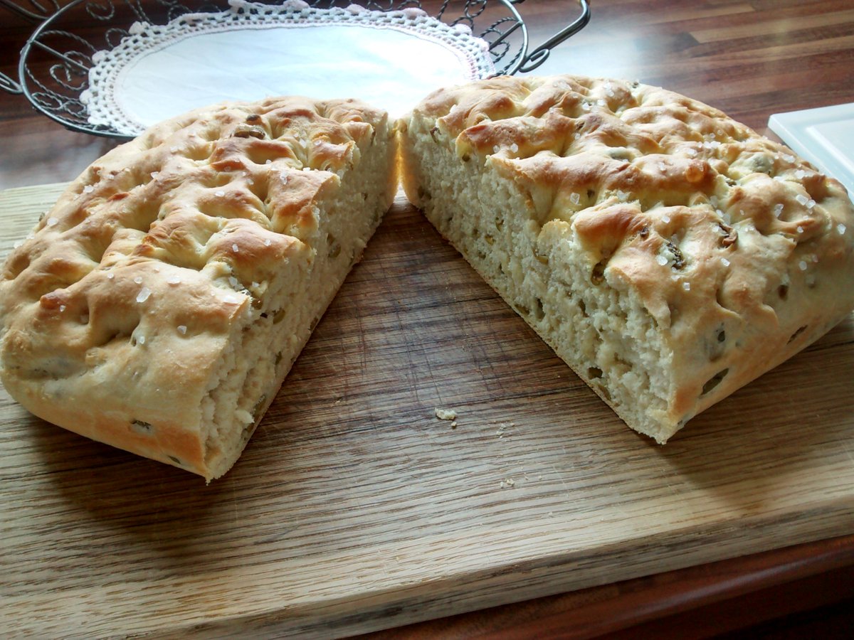 Let's have a bit of Focaccia, shall we? 🍞🥖
Book now your #cookingclass in #Venice and learn how to make #Focaccia and more #Italianrecipes!

👉 cookinvenice.com

#cookinvenice #cookinglesson #cookingexperience  #venicecookingclass  #cookingclasses #cookinitaly #bread