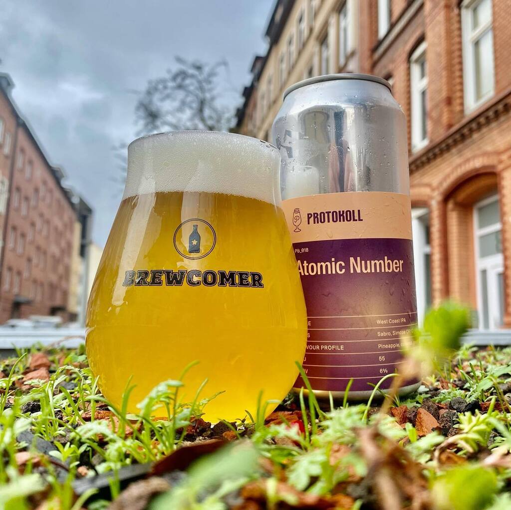 Saftiges West Coast aus Berlin

Probiere jetzt das Atomic Days West Coast IPA von Protokoll. Simcoe Cryo macht ihn besonders fruchtig und Sabro sorgt für einen Hauch Kokos 🥥 

#craftbeer #zaubierhaft #biergefühle #indiapaleale #doubleipa #imperialipa #tropicalipa #fruitipa …