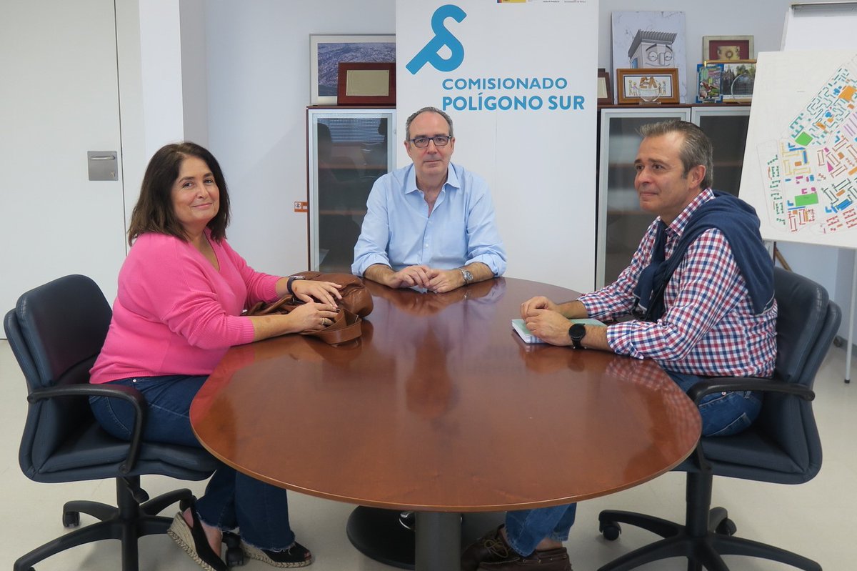 Con el equipo directivo de <a href="/IESDomOrtiz/">IES Dominguez Ortiz</a> tratando sobre las necesidades y proyectos del centro escolar.