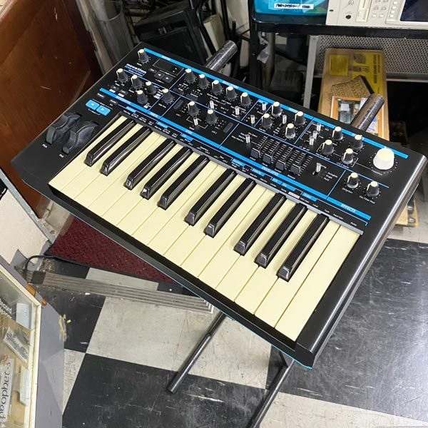 digimartnet's tweet photo. 3オシレータとノイズジェネレーターを搭載したフルサイズ25鍵アナログ・モノシンセ。
Novation Bass Station II at #ECHIGOYAMUSIC on #digimartnet
https://t.co/Vg1BD8cCB9
#synthesizers #キーボード #シンセサイザー #シンセ #novation https://t.co/LEUpOkqKle
