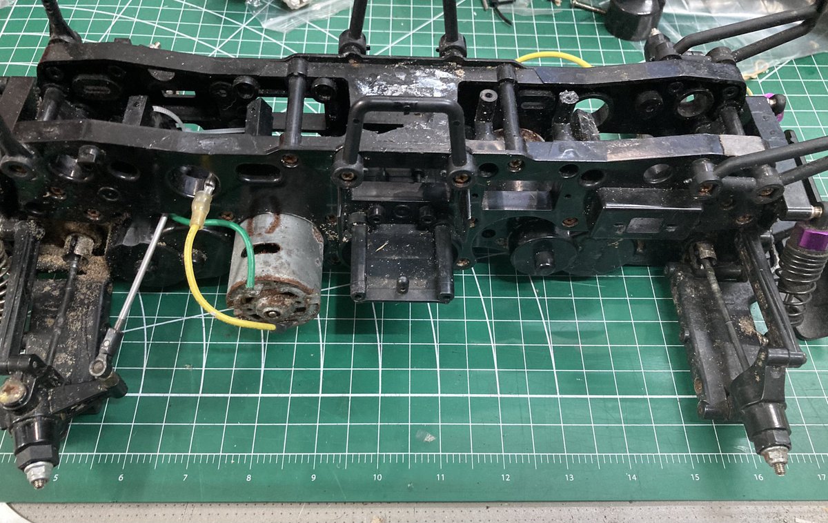 AMCRACING's tweet photo. Old Tamiya chassis clearance https://t.co/xKWSKeIROB