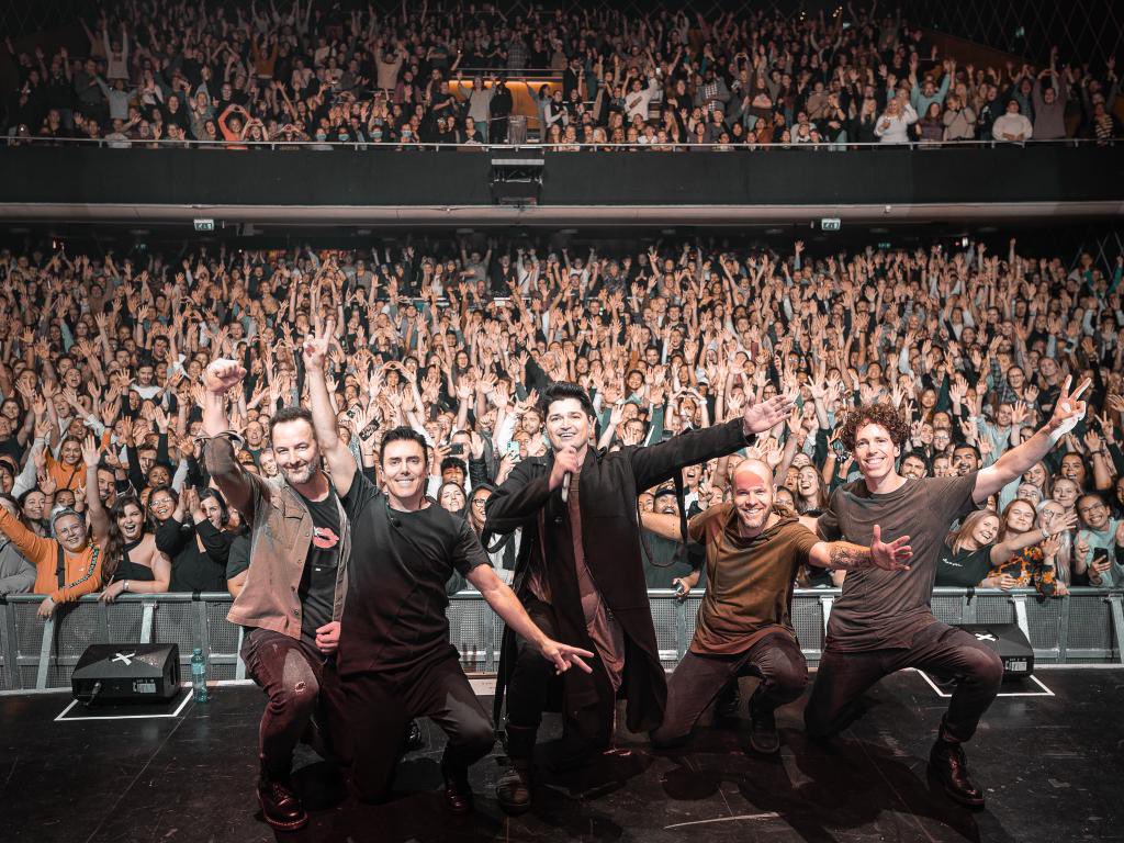 thescript's tweet image. The photo vs the moment…📸 What a night! Oslo, you guys blew the roof off, thanks to everyone who came down x