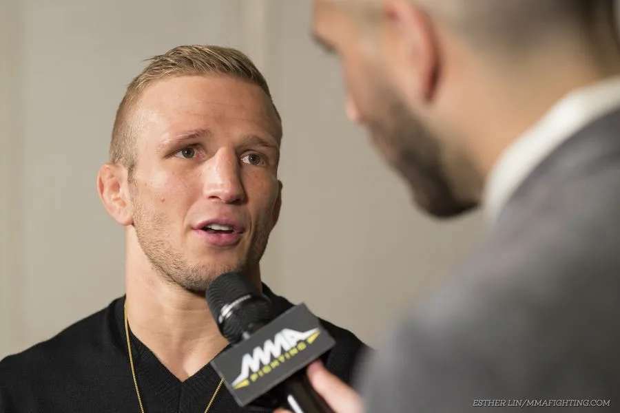 Сайт ти джей. Ти джей ларами боец. Джей джейсон. Ти джей джонсон. Сайт ти джей.