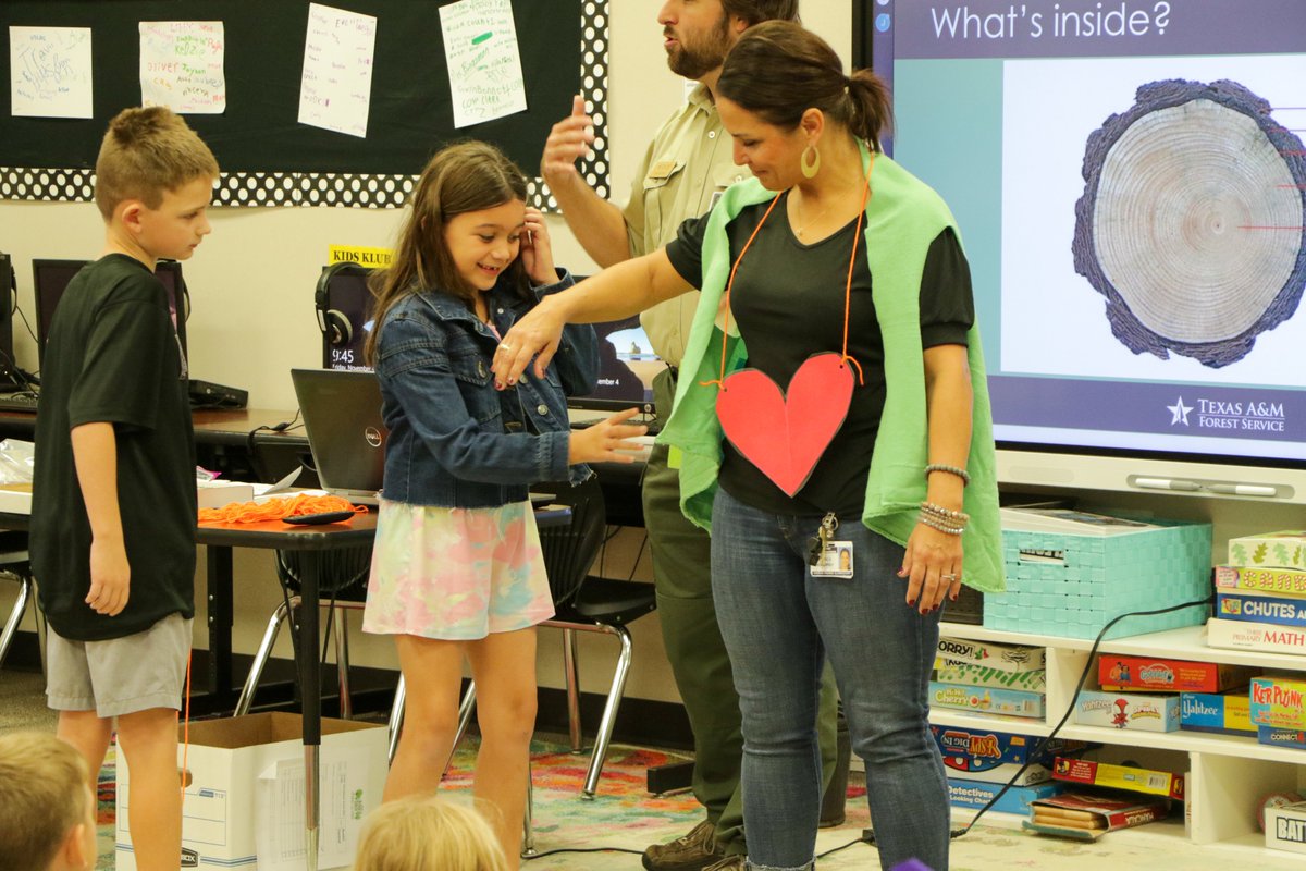 TXForestService's tweet photo. Our foresters are celebrating #TexasArborDay through school presentations and tree plantings across the state today! Over 90 foresters made presentations to schools across the state this morning, giving students over 1,000 tree seedlings. 👉 https://t.co/P7gqVnARit https://t.co/OKwGxuoZ4f