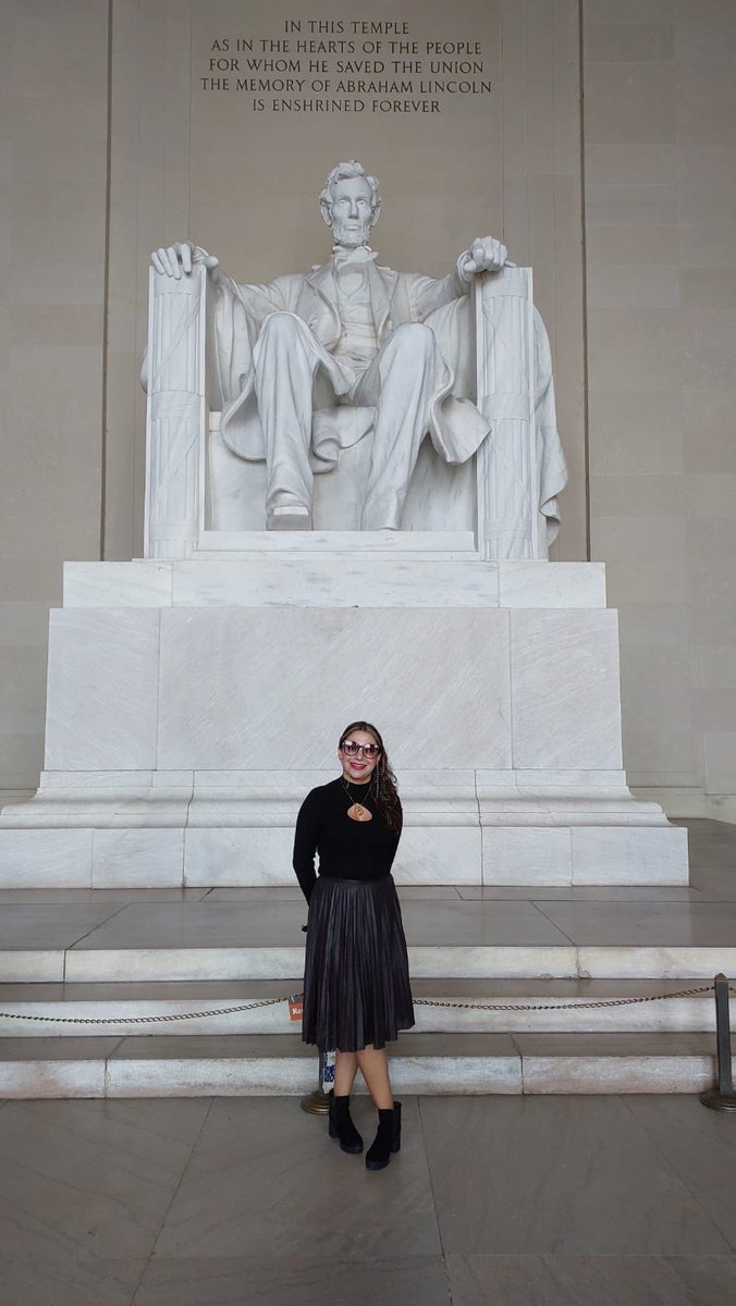 IngenioESC's tweet photo. Una mañana soleada en #WashingtonDC, estamos listas/os para la premiación de los #Napolitans. 🏆🙌🏽 https://t.co/B8Sz49tbIv