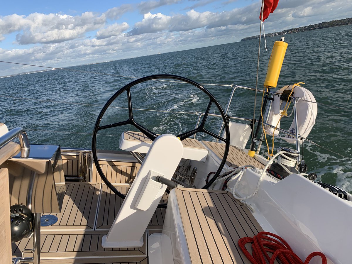 Lovely sail from Hamble delivering INVINCIBLE to Lymington Yacht Haven. 

Learn more about this beautiful yacht here: flexisail.com/fleet/invincib…

#flexisail #hanseyachts #boatclub #lymington #sailing #boating