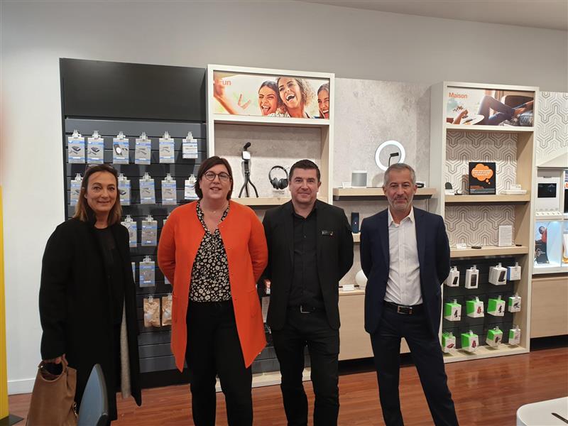 Agnès Desbuisson GDT (@agnesdesbuisson) on Twitter photo Écoute, échanges très constructifs entre l'équipe de Wasquehal et Laetitia Orsini accompagnée de Charles Barbarin. Merci encore de votre visite.
<a href="/fredcolard/">Frédéric Colard</a> <a href="/gilles_combe/">Gilles Combe</a> @GDT <a href="/LudovicDespres/">Despres Ludovic</a> <a href="/ch_barbarin/">charles barbarin</a> Écoute, échanges très constructifs entre l'équipe de Wasquehal et Laetitia Orsini accompagnée de Charles Barbarin. Merci encore de votre visite.
<a href="/fredcolard/">Frédéric Colard</a> <a href="/gilles_combe/">Gilles Combe</a> @GDT <a href="/LudovicDespres/">Despres Ludovic</a> <a href="/ch_barbarin/">charles barbarin</a>