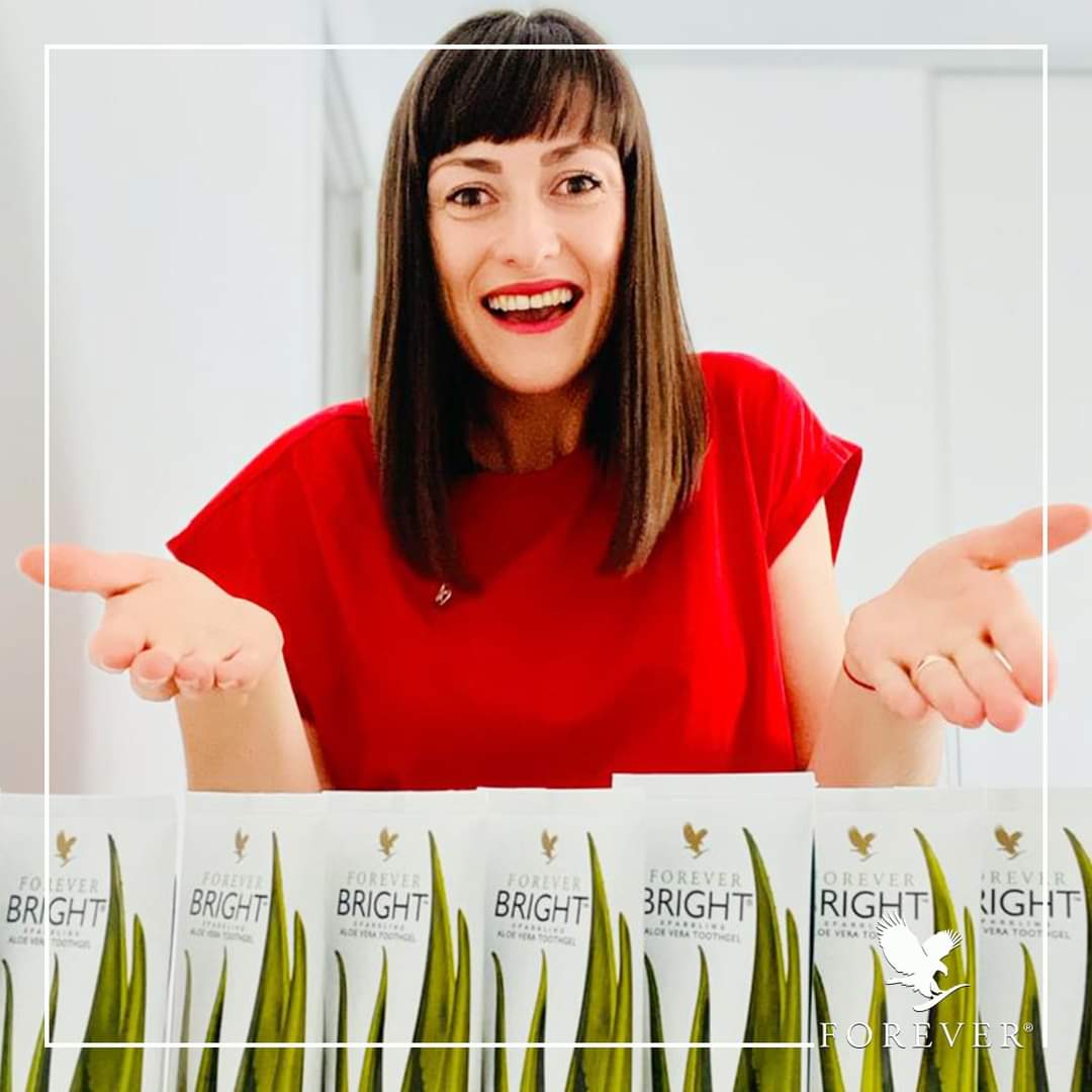 vida_aloe's tweet photo. Es un placer saber que Loredana quedó satisfecha con su pasta de dientes Forever Bright. 😍💛
¿Y tú, has probado alguna vez nuestra pasta de dientes? 🤔
#aloevera #foreverbright #toothgel #sonrisa #dientes #smile https://t.co/8rroS1w0jO