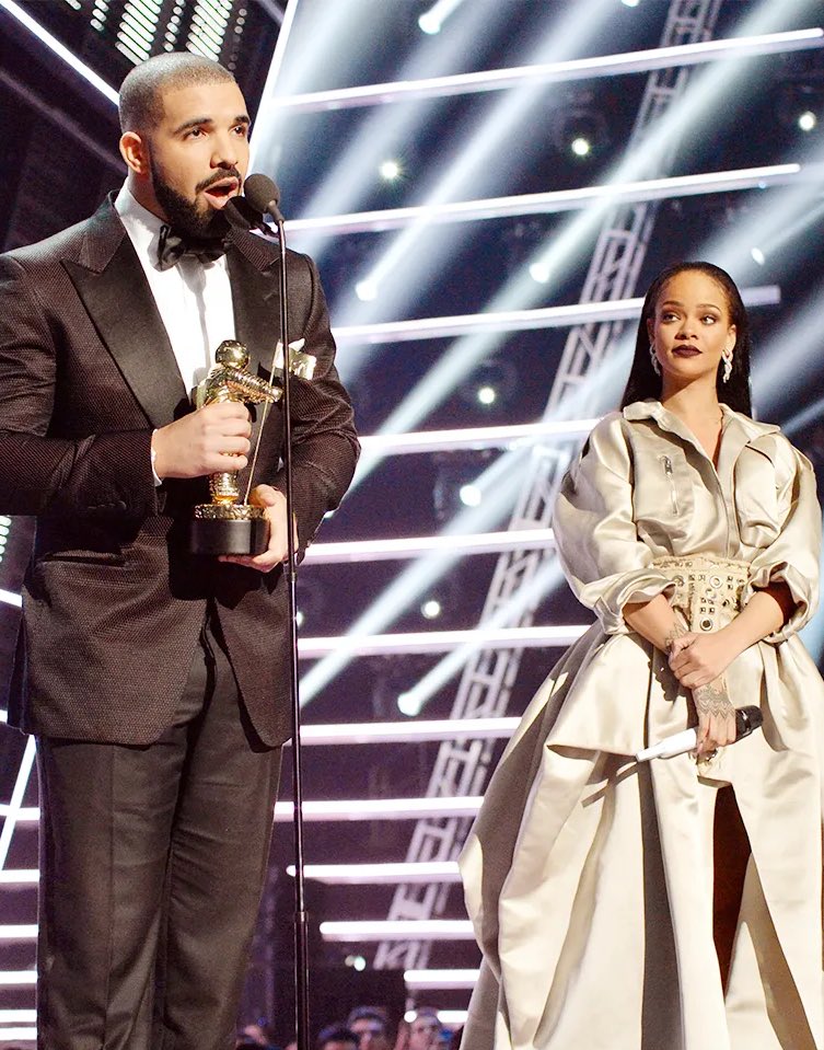 reynasnoriega's tweet photo. Aubrey when he thought he could pressure Robyn into a relationship with a public love confession vs Immediately after https://t.co/gYlg3VM8vT