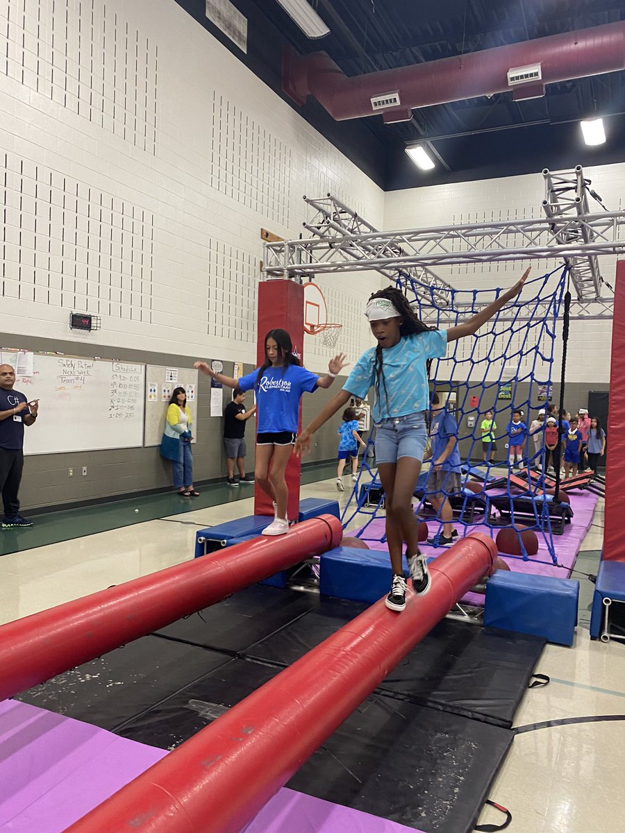 Ms_Layyyy's tweet photo. The kids rocked the Ninja Nation obstacles courses 👍🏻💙 @Robertson_Elem #RESUbuntu  #RobertsonU https://t.co/qs2gXaLVvr