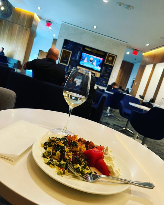 Airports are not all bad.. https://t.co/d6O6ZQvYgO