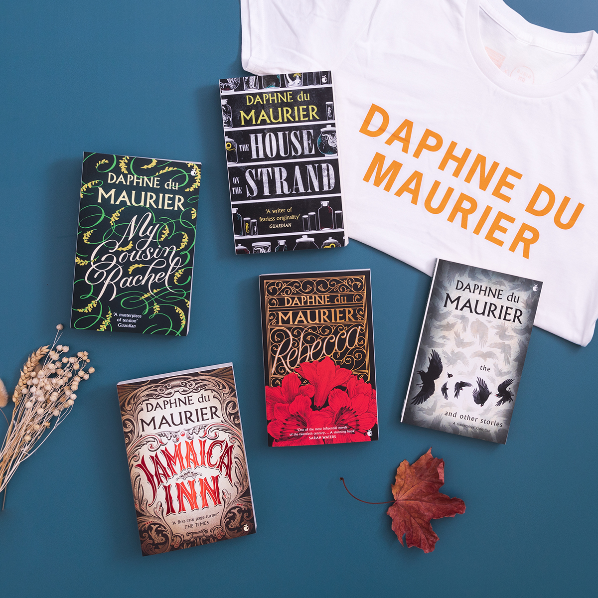 WomensPrize's tweet photo. Does anyone do spooky autumnal vibes as well as Daphne du Maurier?🍂

Thanks to our pals @ViragoBooks we have a set of her very best books to give away. #Win the set and read them while wearing your very own #WomensPrize Daphne du Maurier tee!

Enter here: https://t.co/5F6AdlfeB4 https://t.co/fRamUTqzkr