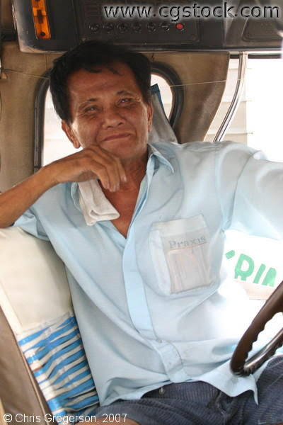shernetteobrero's tweet photo. @SirEybet Ako ay sumasaludo sa lahat ng jeepney drivers na nagigising tuwing patulog pa lamang ang buwan at mamasada habang tirik ang araw hanggang sa gumabi na. Kayo ang naging tulay upang makapasok ang tulad kong estudyante saaking paaralan.#tweet2speak #maramingsalamat #saludokamisainyo https://t.co/lDogO55QTU