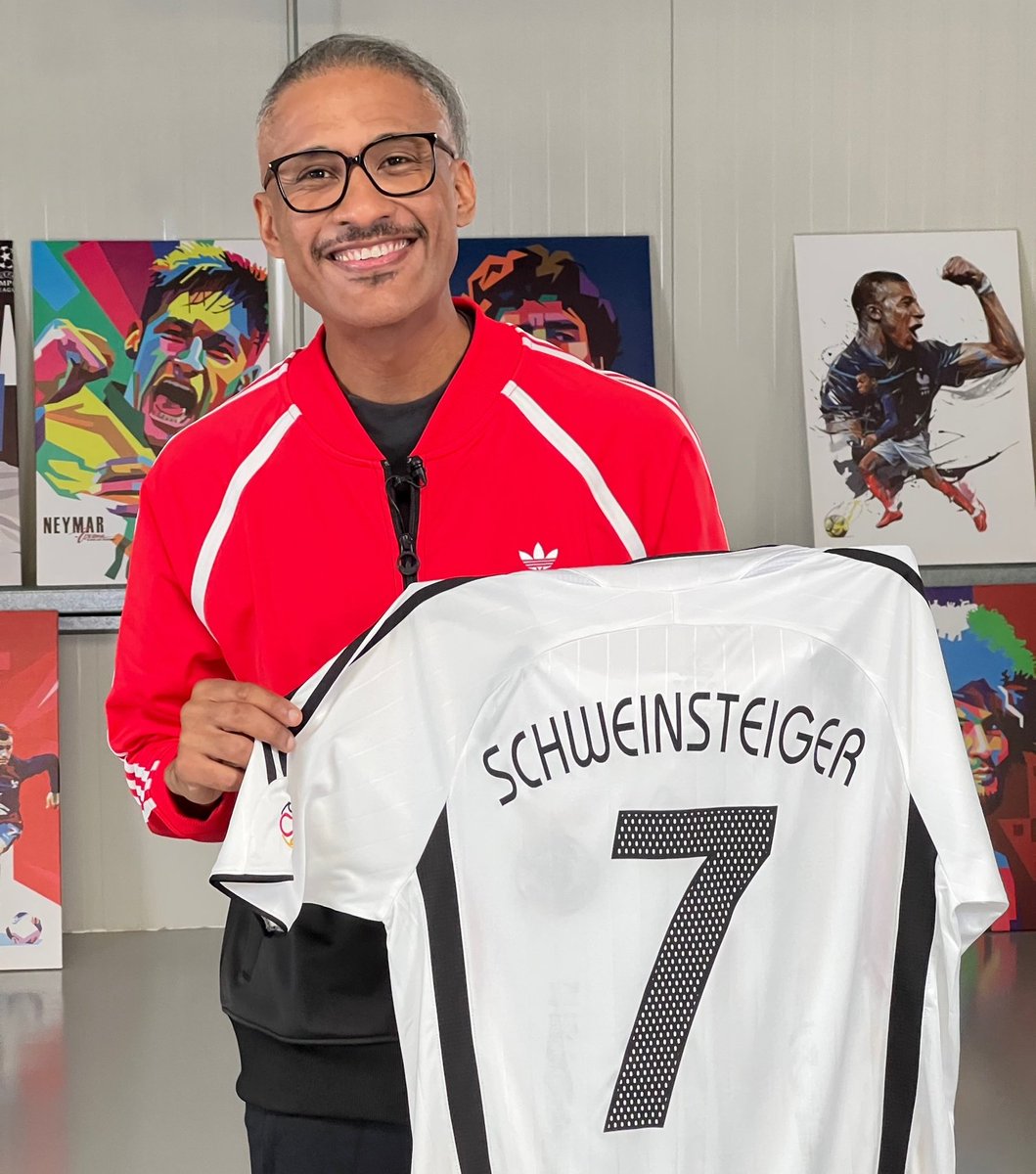 حكاية شفاينشتايغر و أول مونديال مع المانشافت...
في "دريت أو ما دريت"
تابعوا الحلقات يوميا على إم بي سي أكشن #MBCAction
#شفاينشتايغر #ألمانيا #كأس_العالم #مانشستريونايتد #بايرن_ميونيخ 
#bastianschweinsteiger #schweinsteiger #fcbayern #football #BayernMunich