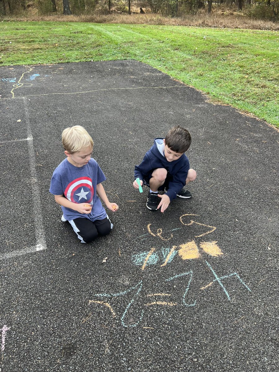 First Grade Friday chalk fun outside while we still have this beautiful weather!! Ss worked as a team and solved equations with chalk counters! 🤍💚🐊 <a href="/GNElementary/">Gwyn-Nor Elementary</a>