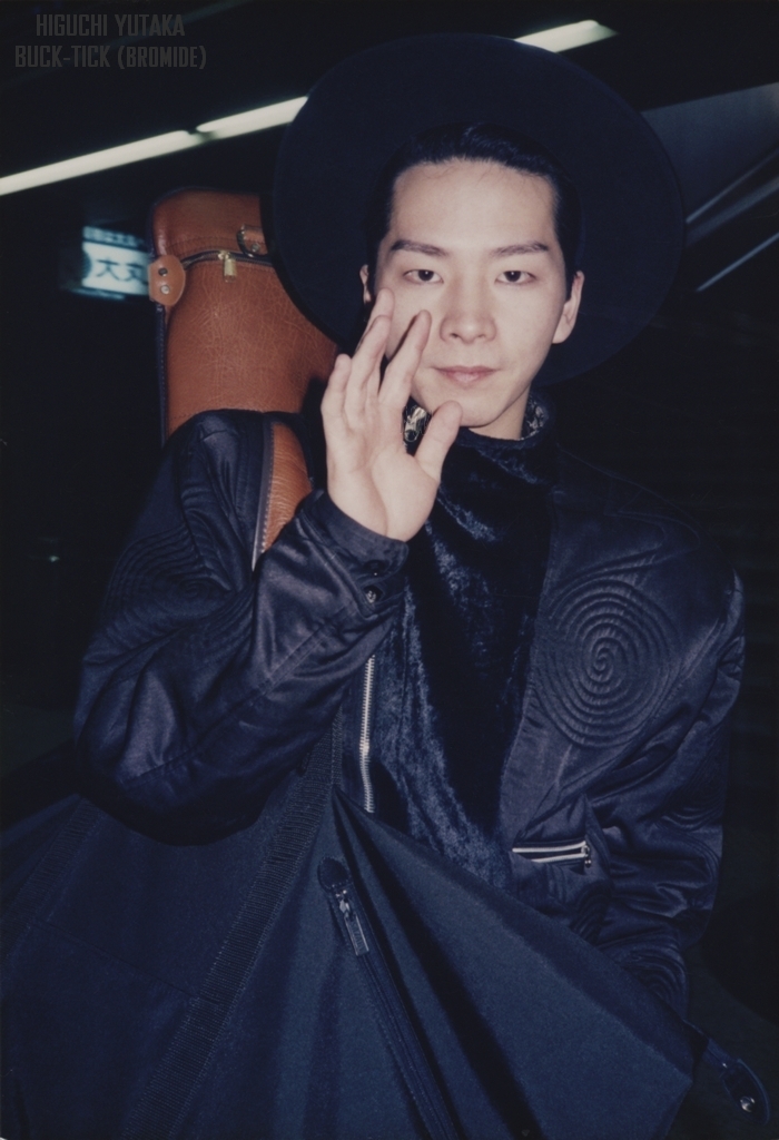 MusicWiki_ru's tweet photo. ゆうたと帽子 
 ┌─┐
 ┴─┴
( '∀' )

If you know when this photo was taken, please let me know (⌒▽⌒)☆

この写真が何年に撮影されたものかご存知でしたら教えてください (≧◡≦)

#BuckTick #Buck_Tick #BT #Higuchi_Yutaka #Хигучи_Ютака #樋󠄀口豊 #jrock #bromide https://t.co/YkP1ECaY9N