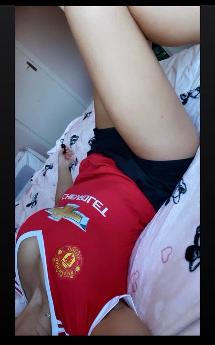 suemcco11's tweet photo. A few of the dark side.. the hair that is not the jersey! ๐คฆ๐ผโโ๏ธ๐ (iโm still blonde) #brunette #darkside #mufc #dublin #picset https://t.co/gA0JweS45V