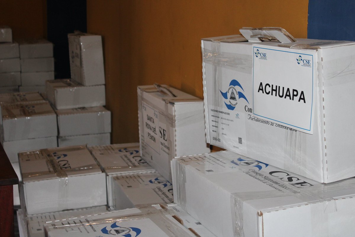 abelalexanderl2's tweet photo. El @cse_nicaragua del Dpto. de León realizan la entrega de material electoral que se utilizarán para la #EleccionesSoberanas2022 en los diferentes municipios del mismo🇳🇮

#LeonRevolucion #Nicaragua @CarlosEmilioDH @BERINGESQUIVEL @NicaSoberana @tincho210 @jguevaraNic @ElCheZOV https://t.co/oU6Xolbhs8