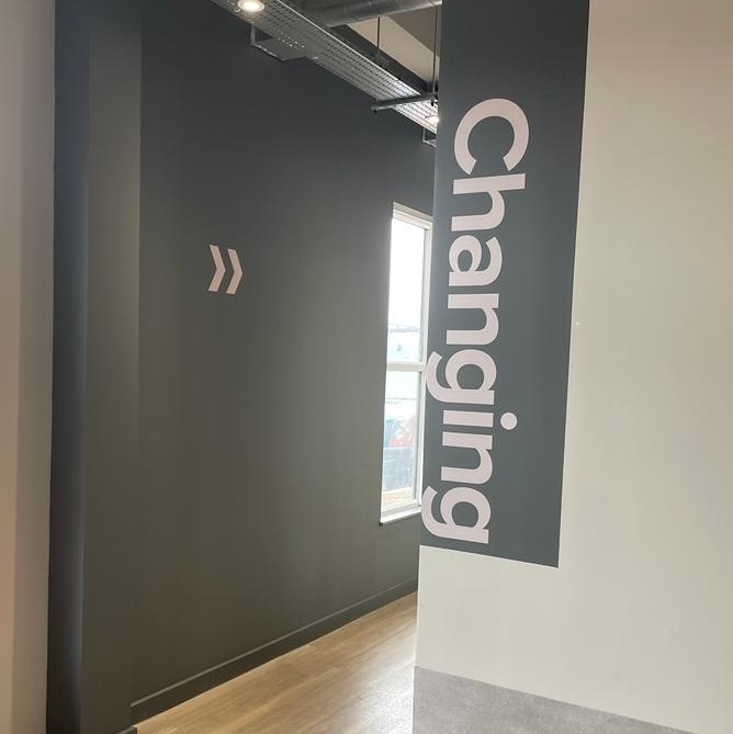 Sign_SolutionUK's tweet photo. Back in Spring we worked closely with Ollie + Moo Creative from design to install, and created some simple yet effective wayfinding for Lifestyle Fitness at Goff's Academy. Bringing a minimalistic design to a modern atmosphere, this gym area looks clean and sleek! 🤩

#signage https://t.co/hEs14VrezQ