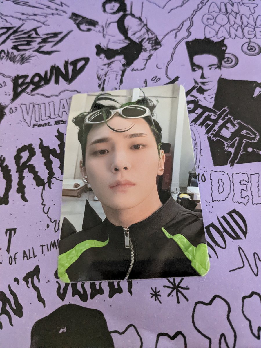 MsNyx's tweet photo. #KEY #gasoline #prettypurple #photocards #Keys2ndAlbum #SHINee https://t.co/bF51pybDHm