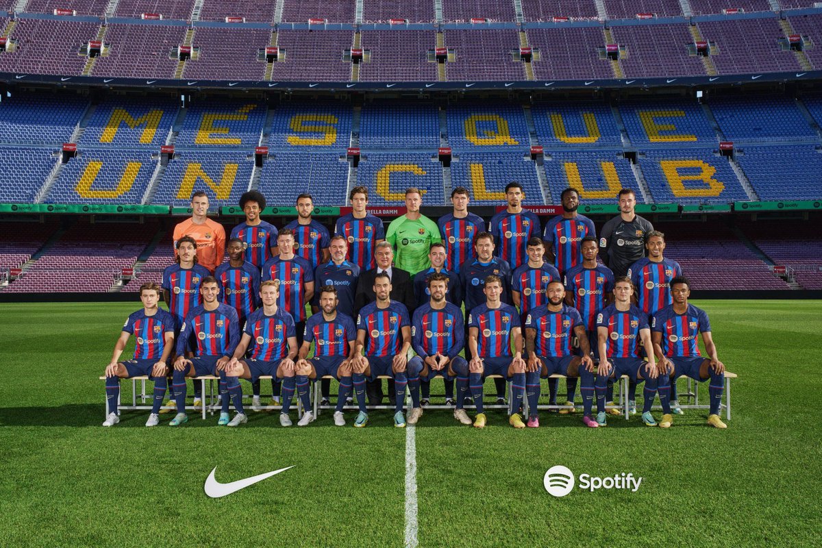Alfremartinezz's tweet photo. Foto OFICIAL del Barcelona 2022/2023 la última de Piqué https://t.co/PJIRUDUOOu