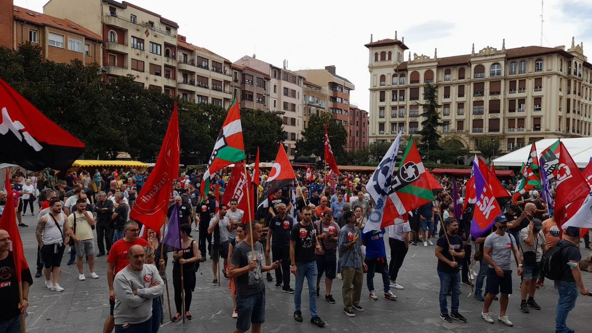 Represión en la huelga del metal de Bizkaia y Araba.

#estadoespañol 

serviralpuebloperiodico.wordpress.com/2022/11/04/rep…
