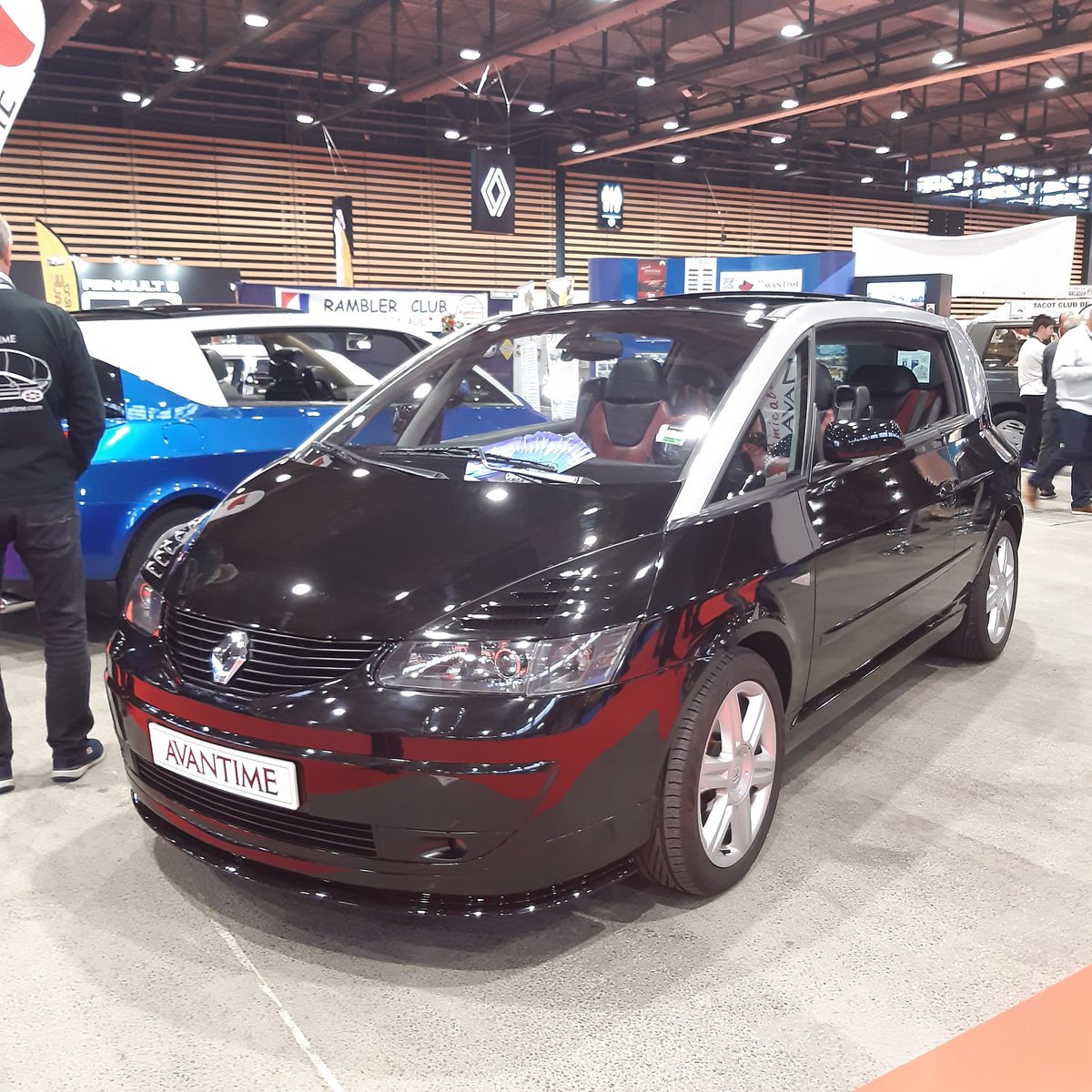 LNAutomobiliste's tweet photo. 4 Avantime au @Salon_EpoquAuto : 2 chez l'Amicale Avantime, 1 chez #Osenat et 1 Taïga du côté du YouTubeur Laurent Schmidt. https://t.co/uszOoNe38g