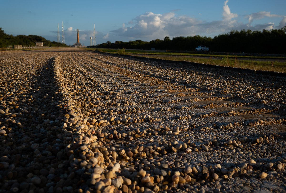 NASAGroundSys's tweet photo. Around 8:30 a.m. EDT on Nov. 4, @NASA_SLS and @NASA_Orion arrived at Launch Pad 39B after a nearly nine-hour journey from the Vehicle Assembly Building. Teams will continue working to configure SLS and Orion for the upcoming Nov. 14 launch attempt.
MORE: https://t.co/L8bRU5XMoU https://t.co/JQJrmmMpMK