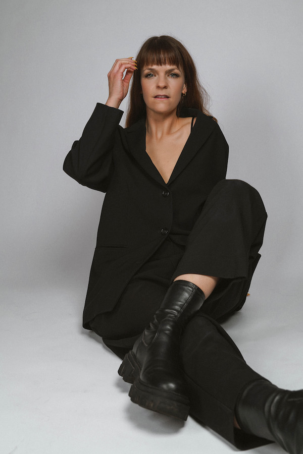 ClashMagazine's tweet photo. Adée + Kirsten Joy link on ‘Call My Mom’ - a meditation on motherhood...

https://t.co/jYi6pOxeCS https://t.co/z345mlZSw9
