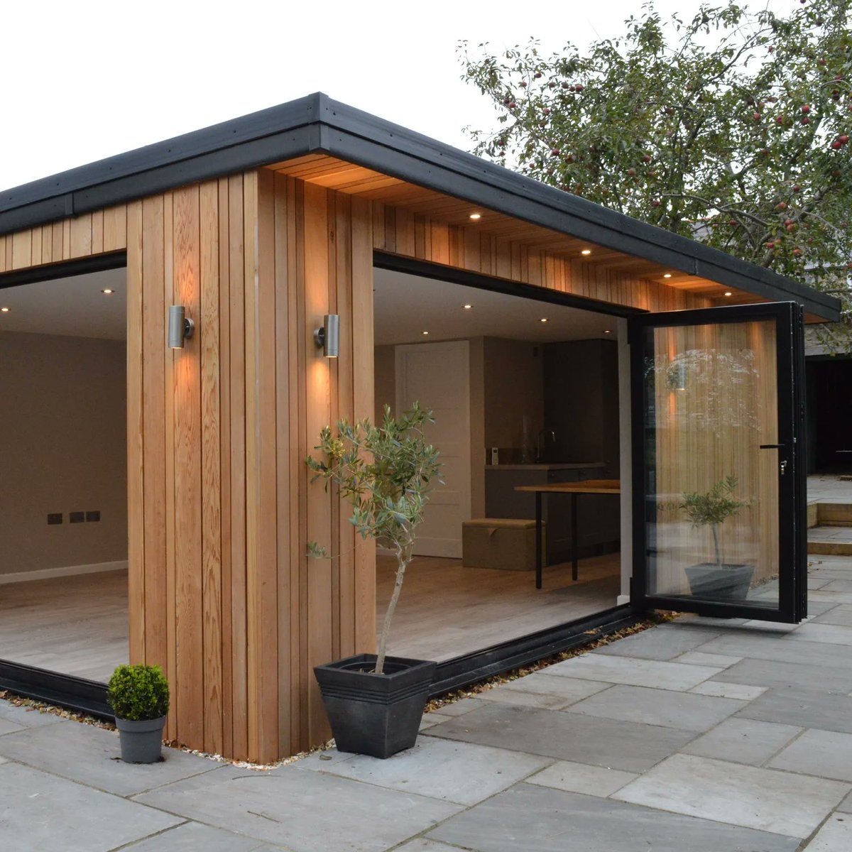 Choosing a contractor to build your new #gardenroom can seem overwhelming. Why choose us? • Free garden room design • Never putting you under any pressure to pay more than you can afford • Never asking you for any money until you’re 100% happy Call us today on 01865 341000